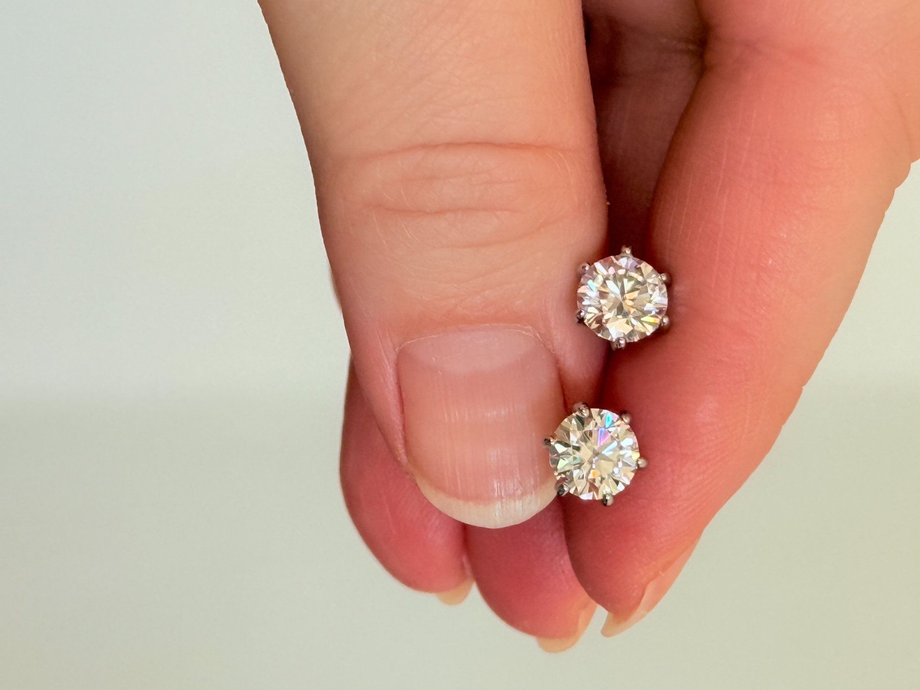 Ohrringe & -stecker: 2.00(total)ct D white moissanite earrings with certificate – Neu und originalverpackt aus Genève von AWWA 3