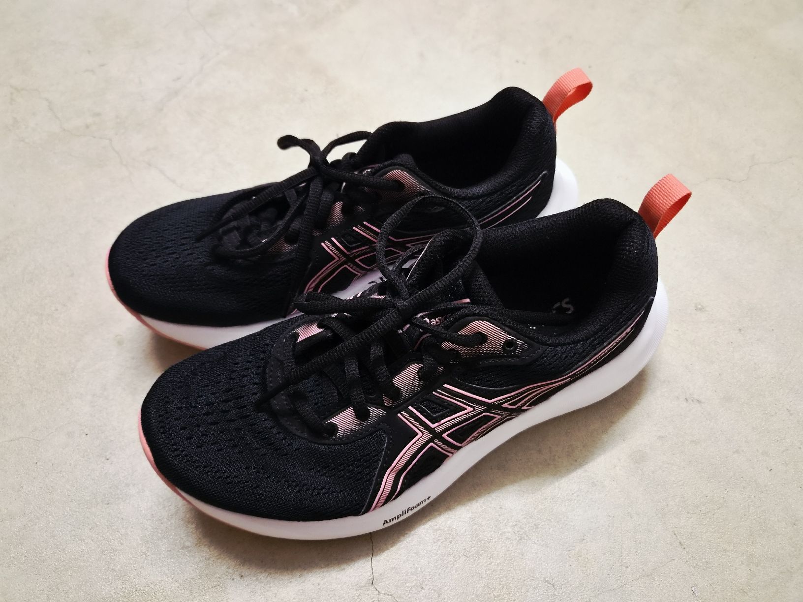 Asics Chaussures filles: Asics Turnschuhe – D'occasion à Veltheim AG par charly0815