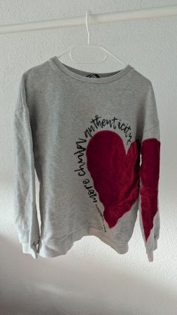 Desigual Pullover M mit Samt-Herz, gefüttert