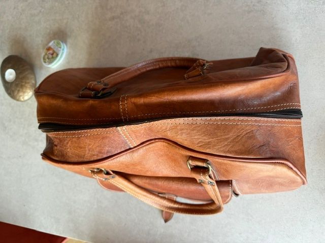 Sacs: Sac cuir 100% – Neuf (Voir description) à Enges par cordec 1