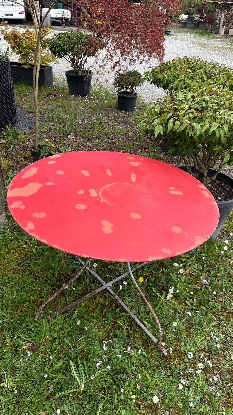 Tavoli: Runder Gartentisch, Metall rot – Usato da Otelfingen venduto da Yossi-68 1