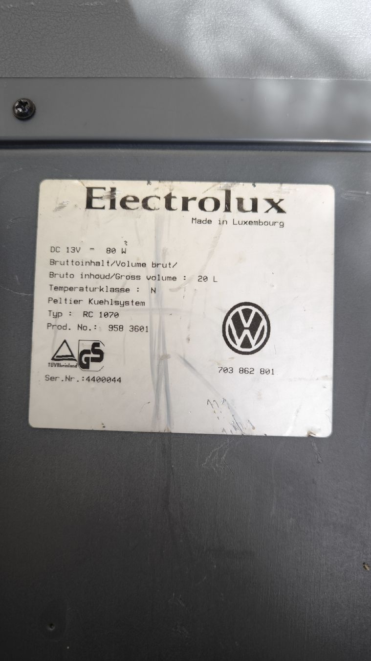Electrolux Frigoriferi: Mini-Kühlschrank T4 Fahrersitz – Usato da Winterthur venduto da Azur57 1