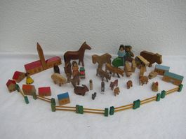 HOLZTIERE UND HOLZHÄUSER