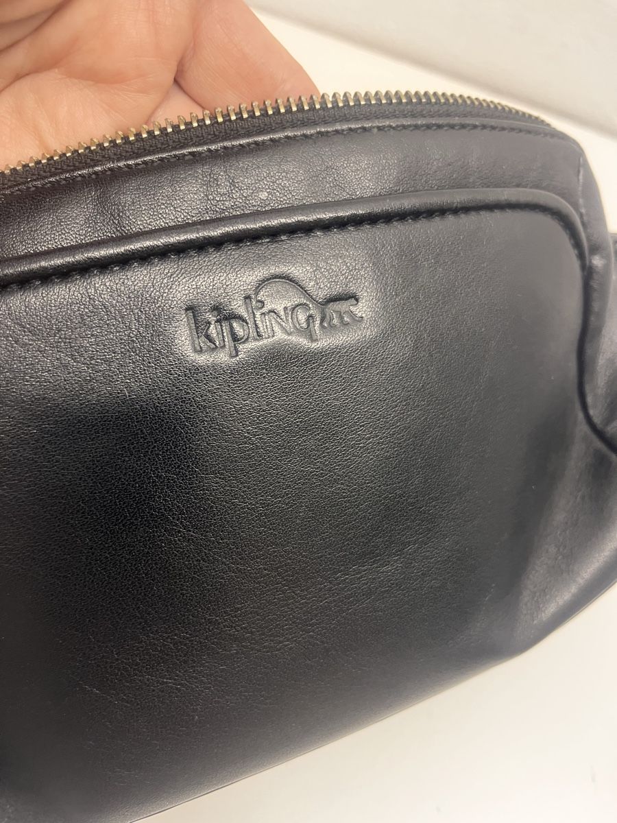 Kipling Taschen für Damen: Original Kipling Leder-Umhängetasche Schwarz 23x14 cm – Gebraucht aus Möhlin von mil_h55x 7