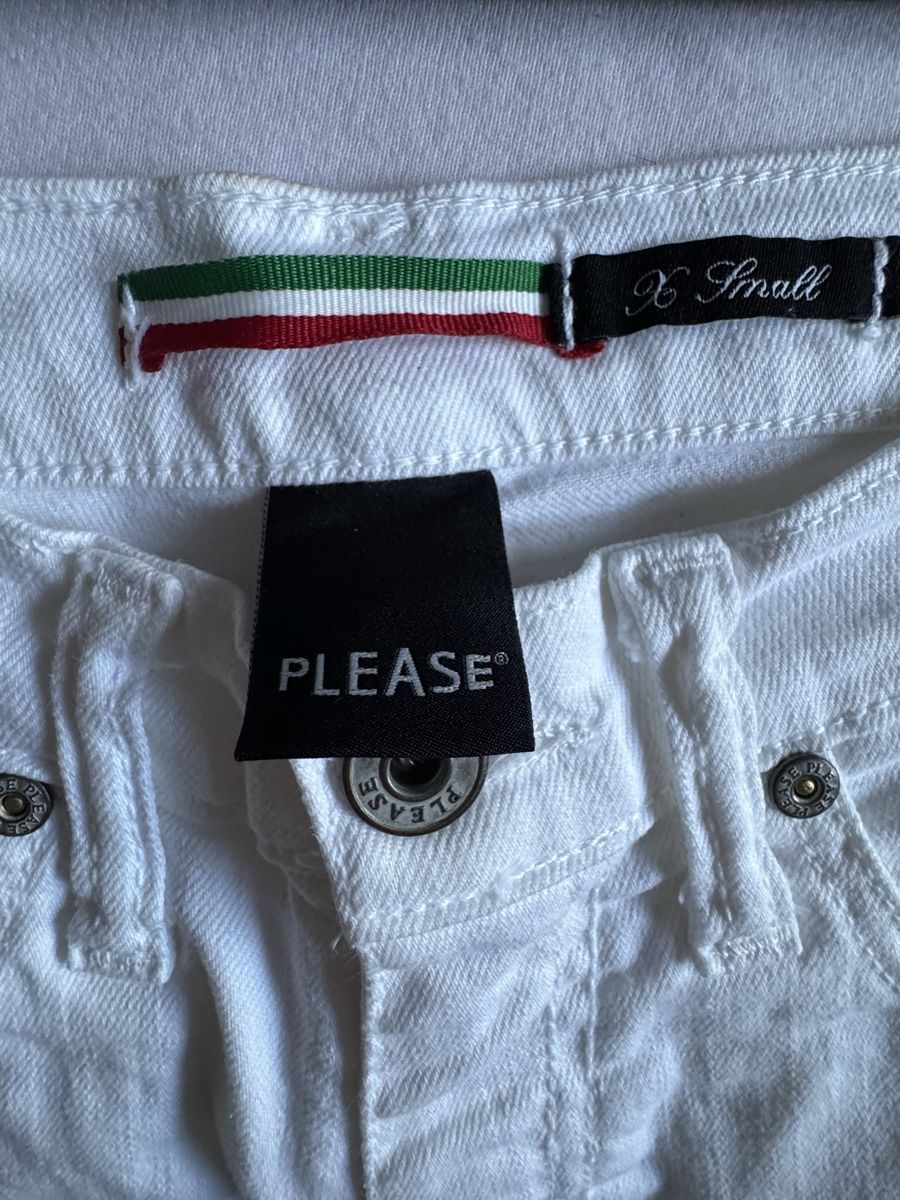 Please Jeans Jeans: Pantaloncini bianchi marca PLEASE – Nuovo (secondo la descrizione) da Claro venduto da kel_v7dj 2