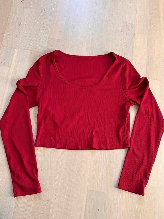 T-Shirts: Rotes Longsleeve – Neu (gemäss Beschreibung) aus Arlesheim von dan_vv9f