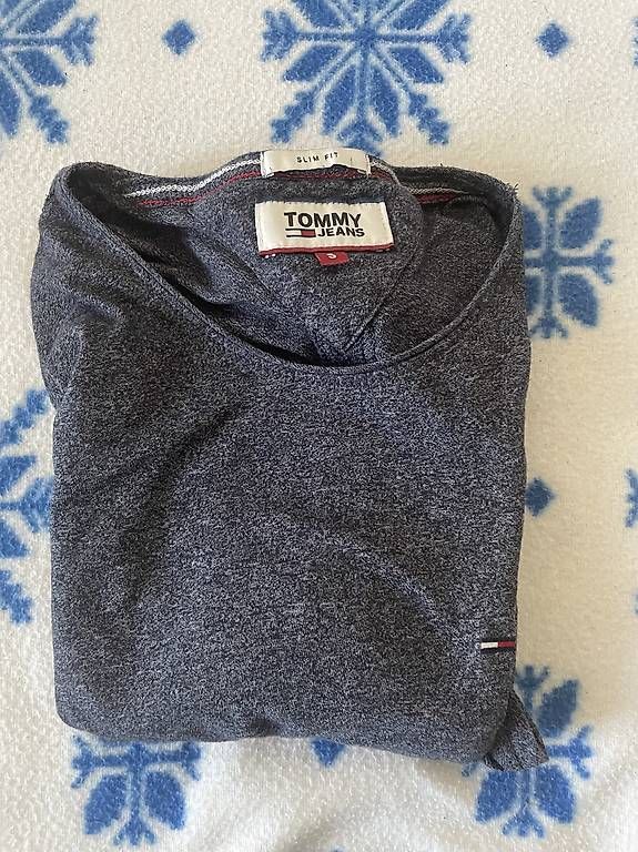 T-shirt: Tommy Jeans T-Shirt  Dunkelgrau  – Usato da Luzern venduto da Andrej35 2