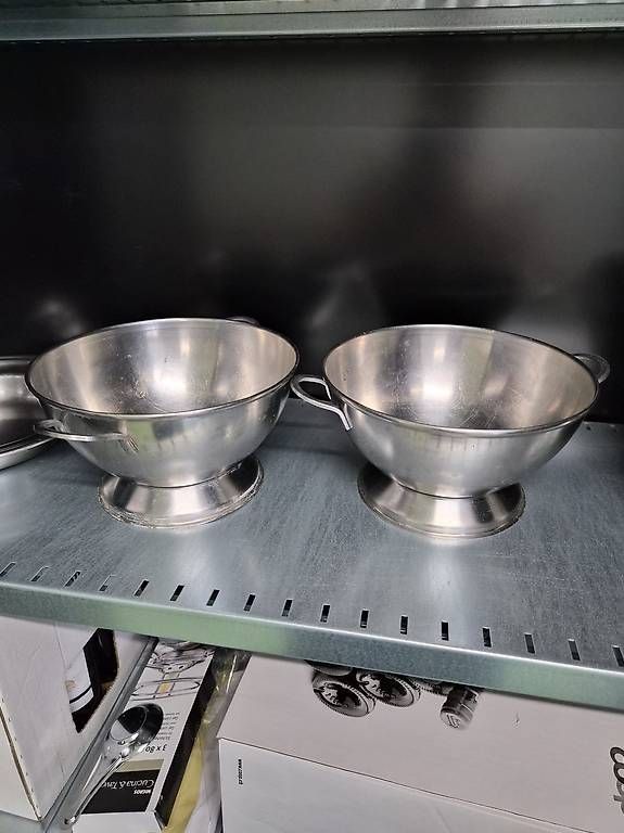 Cucine complete: Accessoires en Inox – Usato da Prilly venduto da Investchsuisse 1