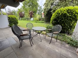 ROYAL GARDEN Gartentisch (Ø 90 cm) und 4 Gartenstühle.