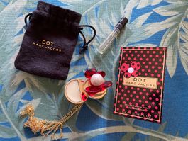 Collier Marc Jacobs avec parfum solide