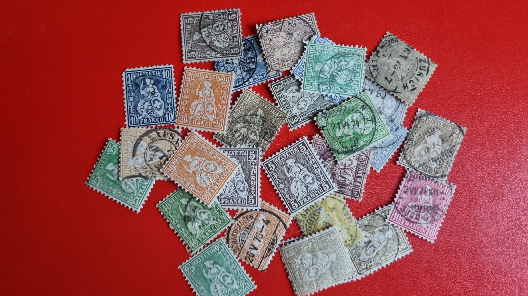 Tutti i francobolli: SAMMLUNG: SITZENDE HELVETIA - DIVERSE WERTE-UNTERSCHIEDLICH – Usato da Heimenschwand venduto da rog_p7h9