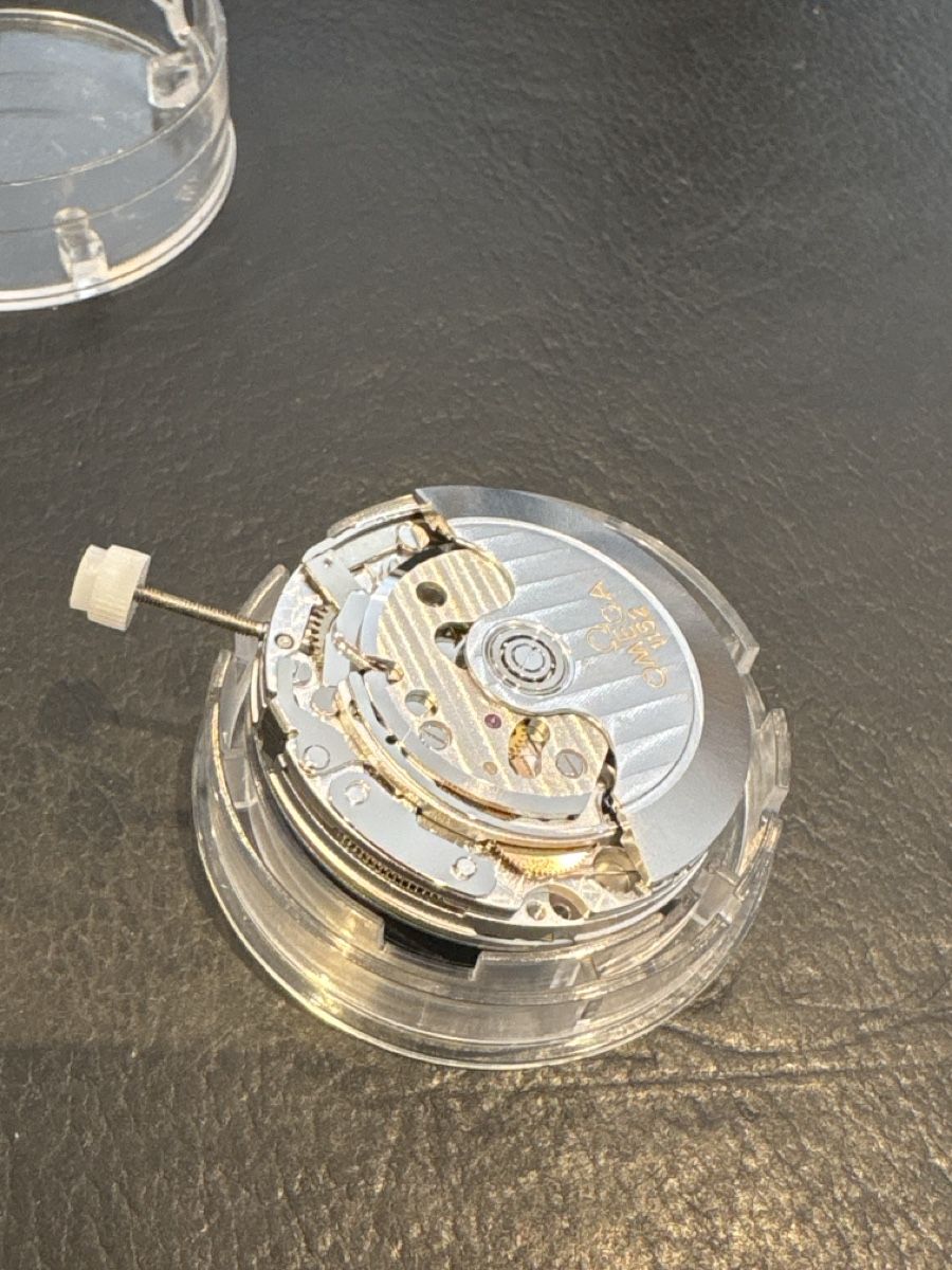 Omega Montres: Omega NOS Chronograph Caliber 1152  – D'occasion à Chavornay par Gold-Gym 1