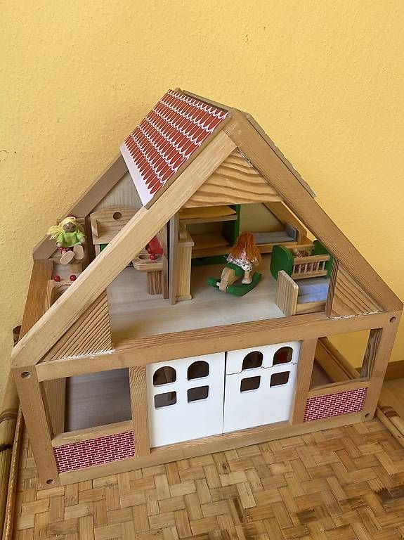 Puppenhäuser & -möbel: Puppenhaus – Gebraucht aus Villmergen von Babiwe