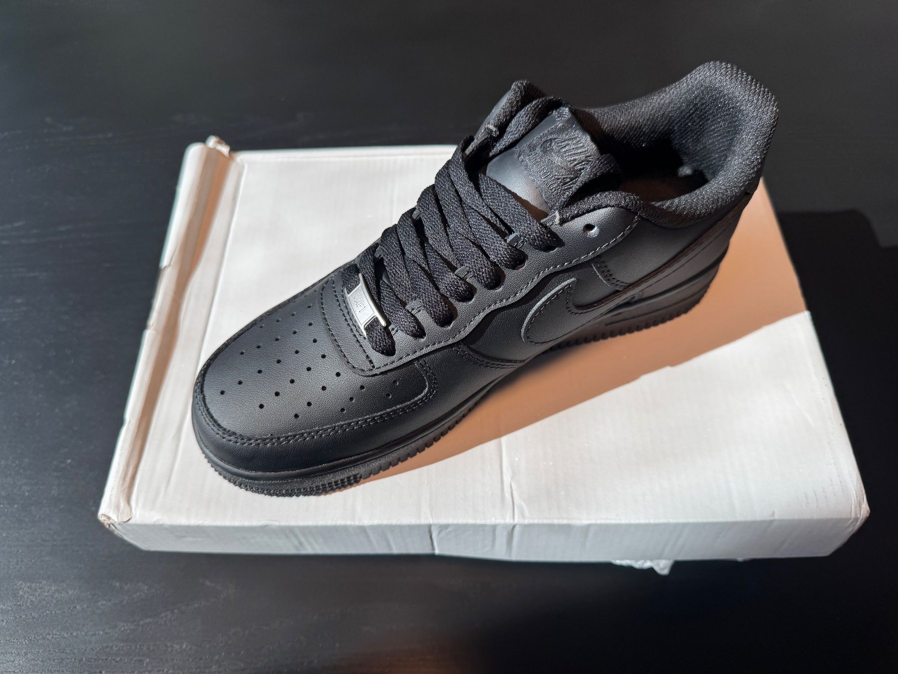 Scarpe da uomo: Nike Air Force 1 '07 Triple Black - Neu – Nuovo e nell'imballaggio originale da Villmergen venduto da forzamart