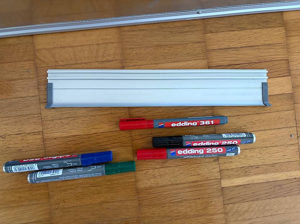 Wandtafeln: Whiteboard 90x60cm inkl. 5x edding marker – Gebraucht aus Zürich von sulzberg 2