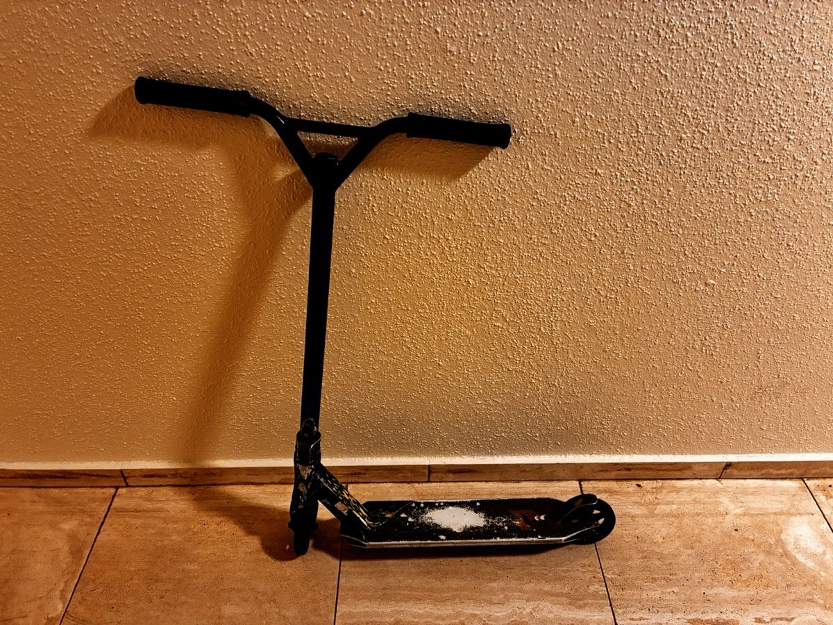 Chilli Kickboard: Stunt-Scooter Chilli. Defekt – Défectueux à Allschwil par Schwelheimer