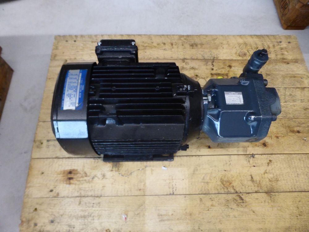PUMPENTRÄGER D:300 FÜR ELEKTROMOTOR MIT DER LEISTUNG 5,5 - 11,0 KW FÜR PUMP BG3