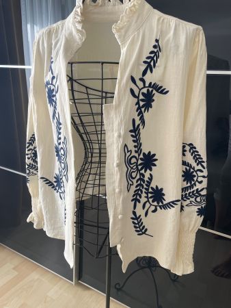 Bestickte Bluse Creme/Blau Gr.L