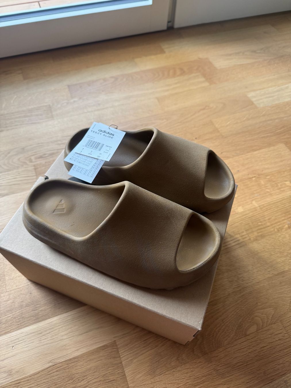 Adidas Scarpe da uomo: Adidas Yeezy Slide Ochre – Usato da Rombach venduto da noahBy0