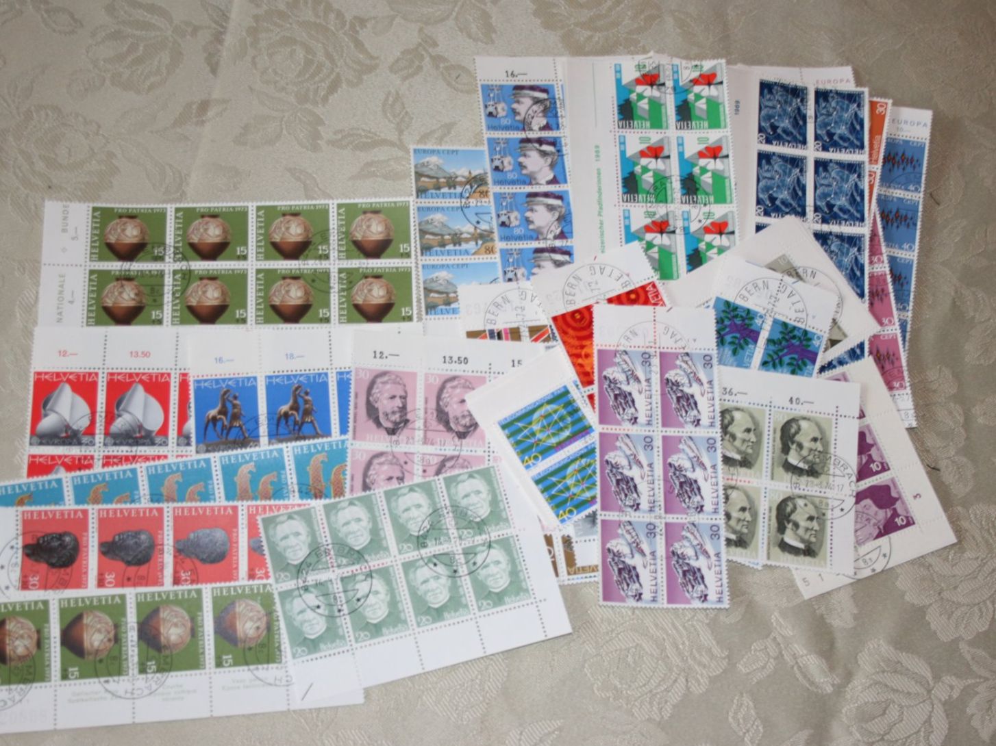 Tous les timbres: CH-Briefmarkensammlung ab Strubel – D'occasion à Seltisberg par Aurora066 2