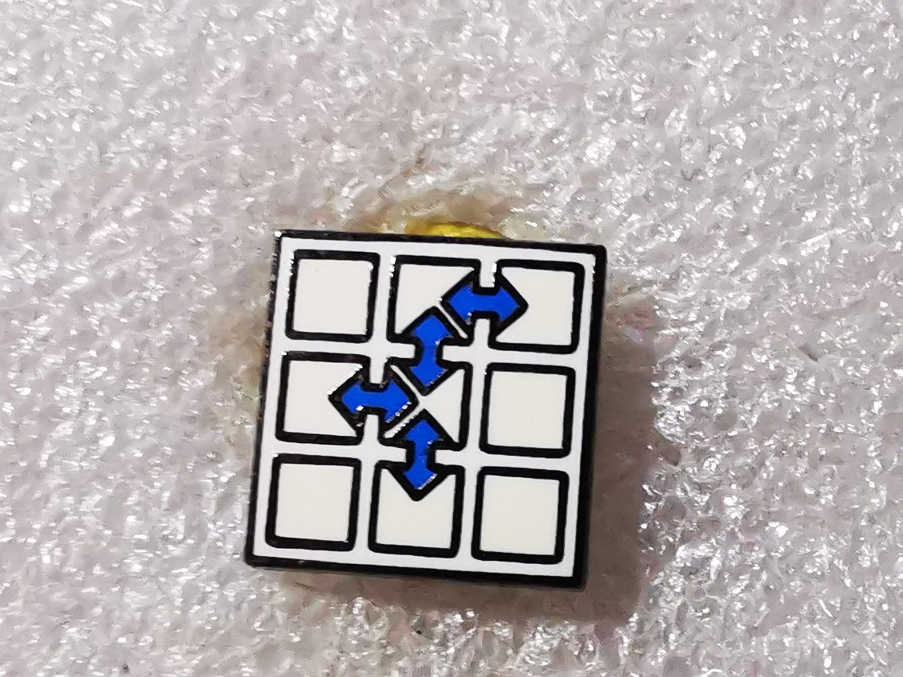 Placchette & Badge: Ansteckpin 44: – Usato da Oppligen venduto da Pin-Fall-Shop