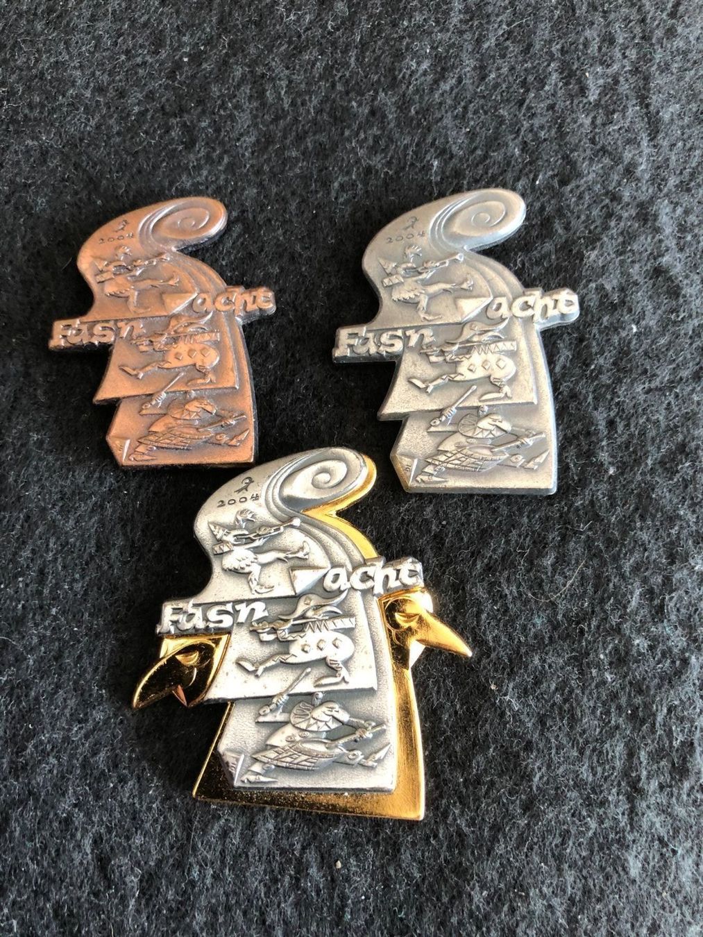 Placchette & Badge: Basler Fasnachtsplaketten Satz 2004 – Usato da Aarburg venduto da glaibasel57