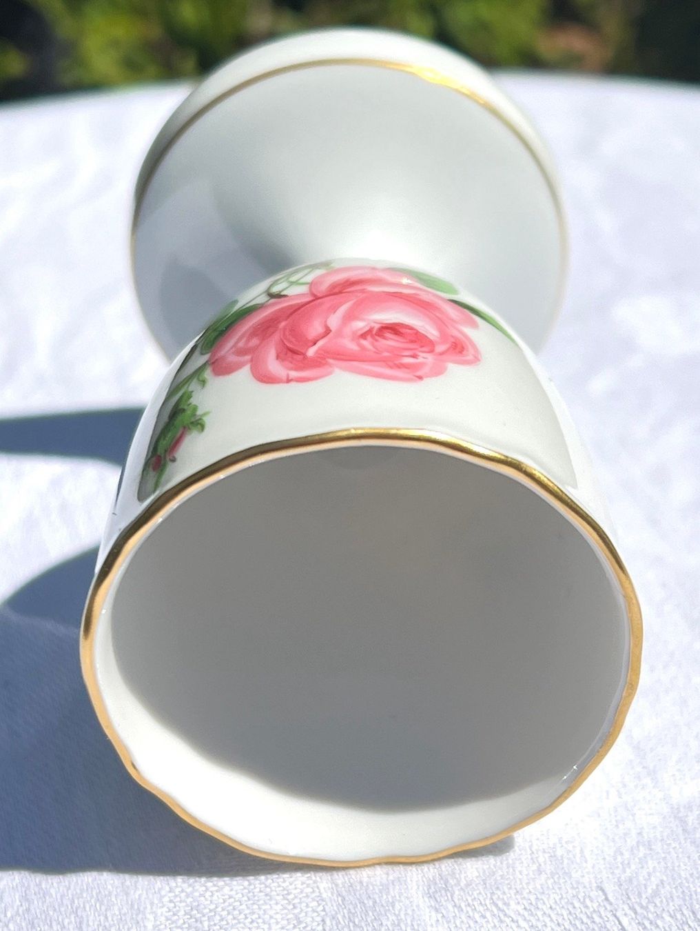Autre vaisselle: Meissen Eierbecher "Rote Rose" mit feinem Goldrand – Neuf (Voir description) à Oberrüti par Sabbi 7
