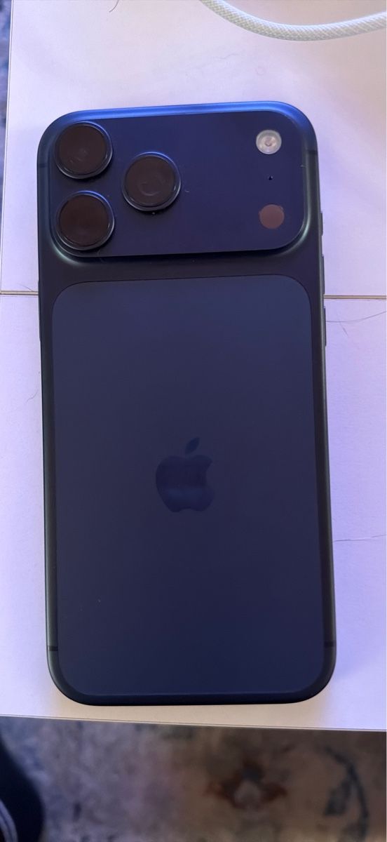 Apple Telefoni cellulari / Smartphones: iPhone 17 pro max 256Gb neu – Nuovo e nell'imballaggio originale da Zürich venduto da Yoni_to 1