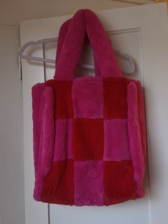 Flauschige Tasche