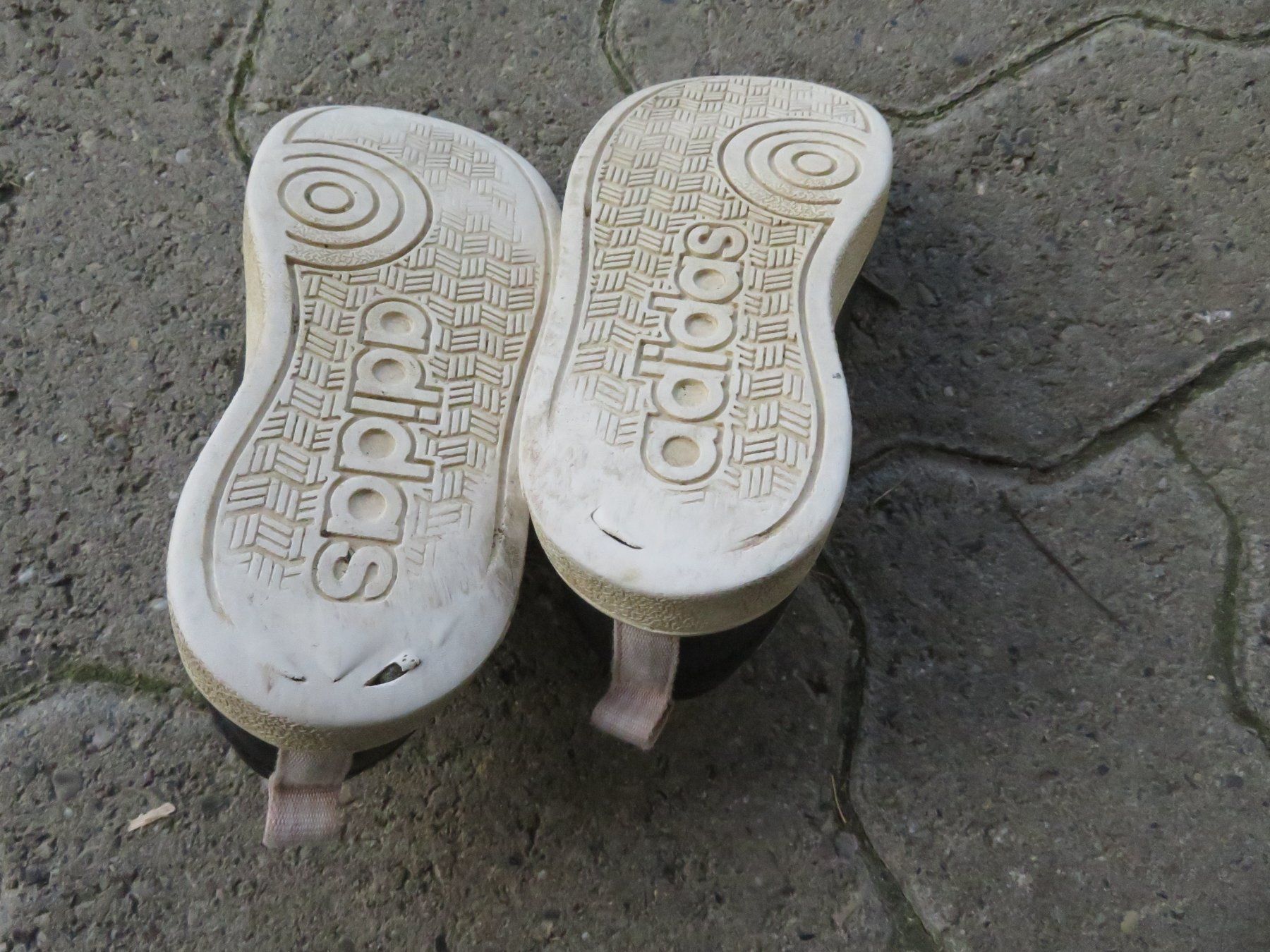 Adidas Scarpe per ragazze: Halbschuhe Adidas Grösse 25 – Usato da Fontaines NE venduto da neuch123 5