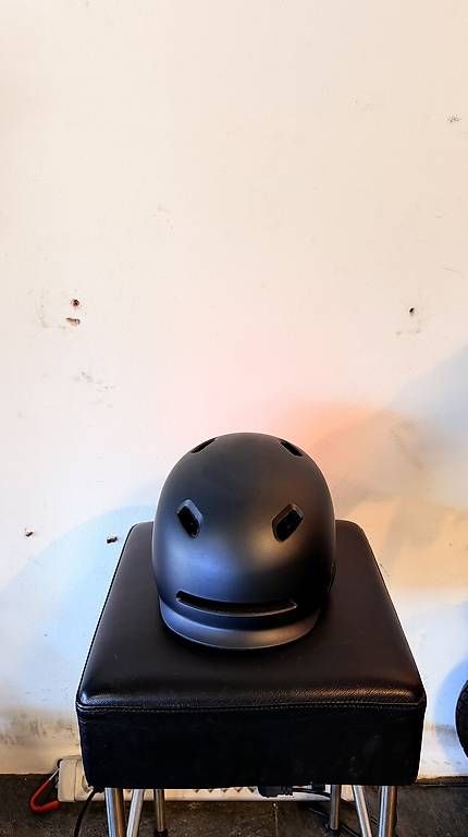 Caschi: Mart4q Helm mit rück Licht Rot LED – Usato da Unterseen venduto da beE-Scooter