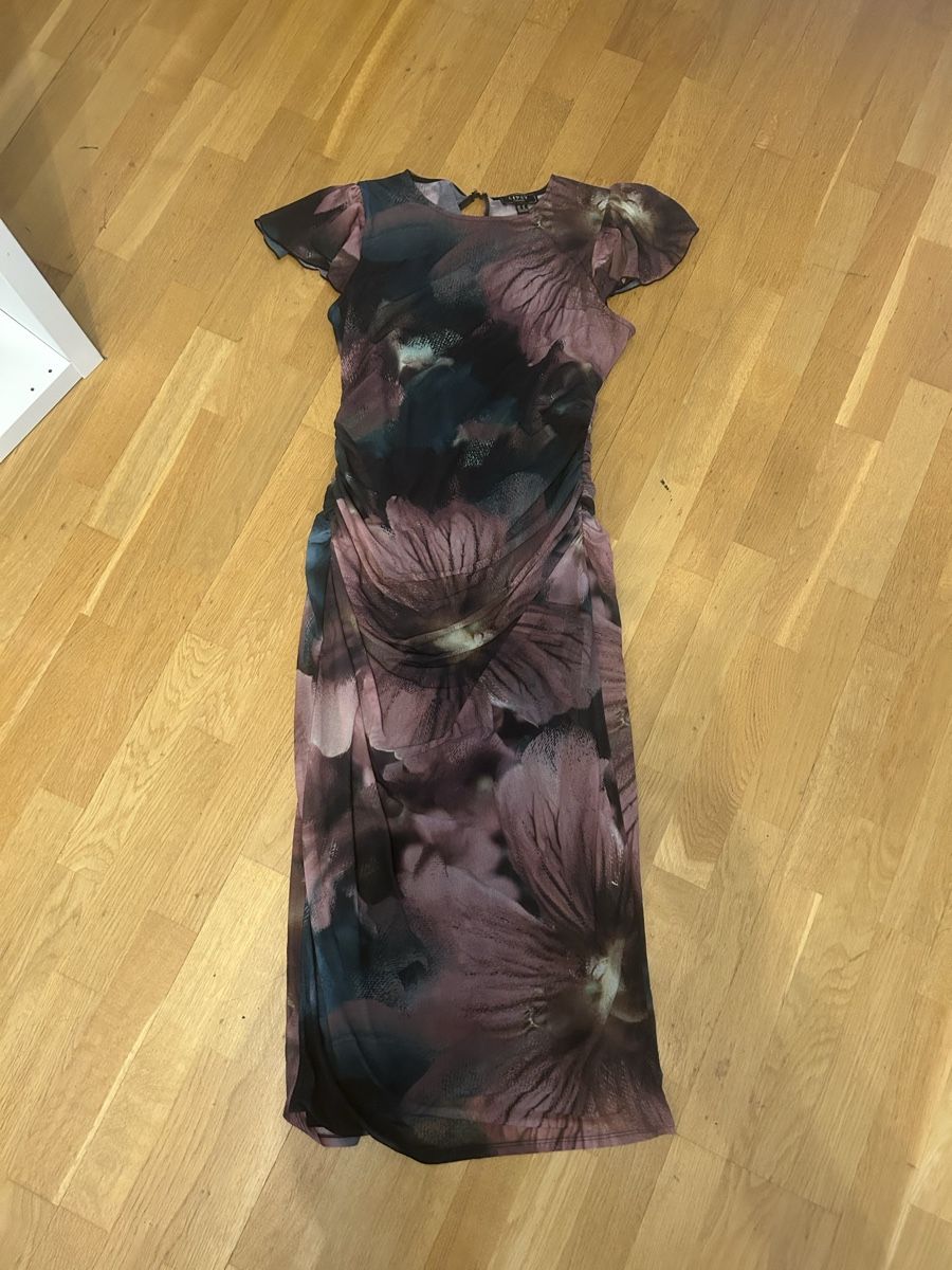 Robes: Neues lipsykleid gr m – Neuf (Voir description) à Allschwil par selake990673