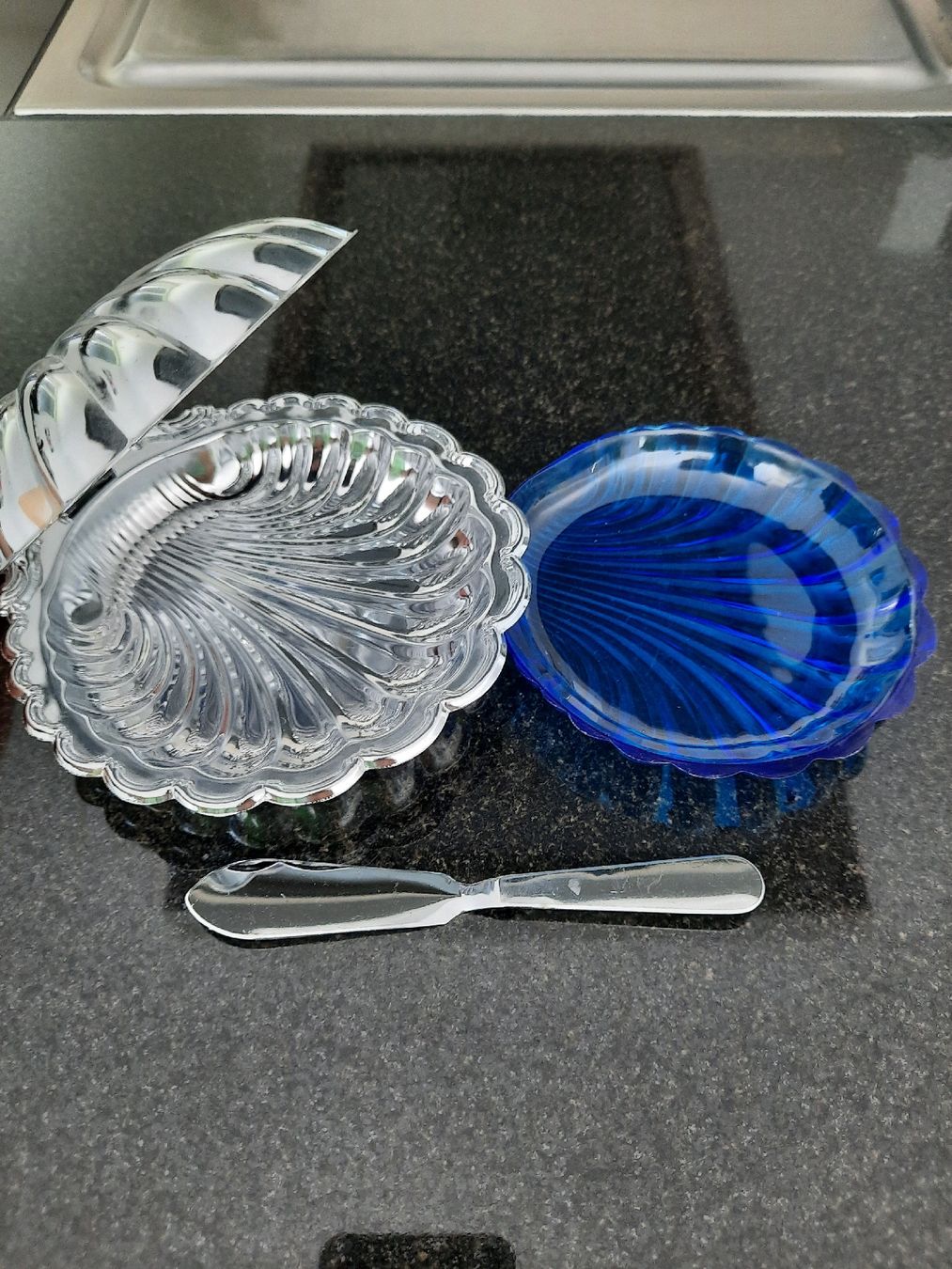 Autre vaisselle: Butterdose Muschelform mit Messer, 3-teilig – Neuf (Voir description) à Dörflingen par Palmetto 1