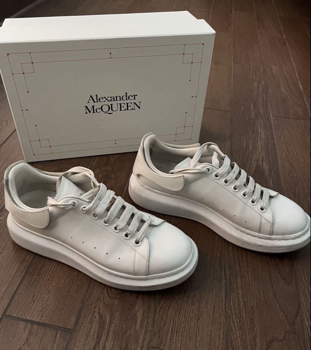 Alexander Mcqueen Scarpe da uomo: Alexander McQueen Sneaker weiss Leder Grösse 42+  – Usato da Utzenstorf venduto da mal_7kdz