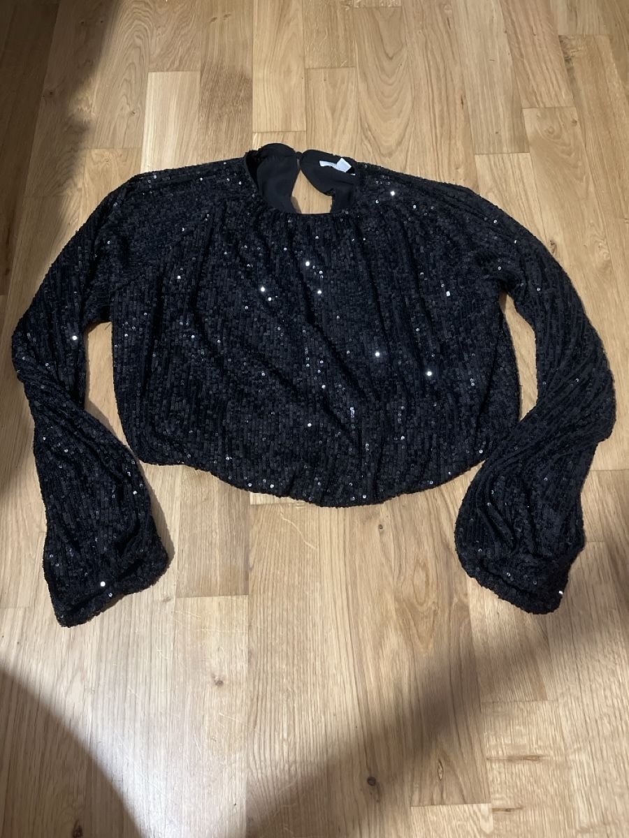 H&M Tops: Pull noir à paillettes H&M – D'occasion à Le Locle par Mayd_h