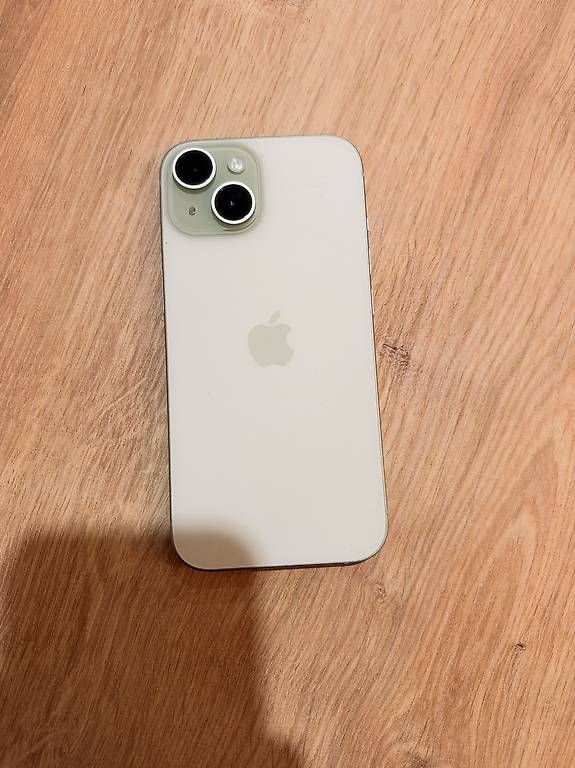 Telefoni cellulari / Smartphones: iPhone 15 – Usato da Balsthal venduto da tat_xg6p