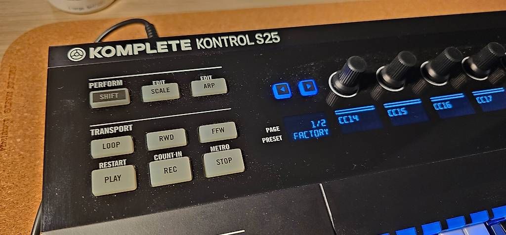 Musikinstrumente: Native Instruments KOMPLETE KONTROL S25 – Gebraucht aus Meyrin von pas_yb5d 3