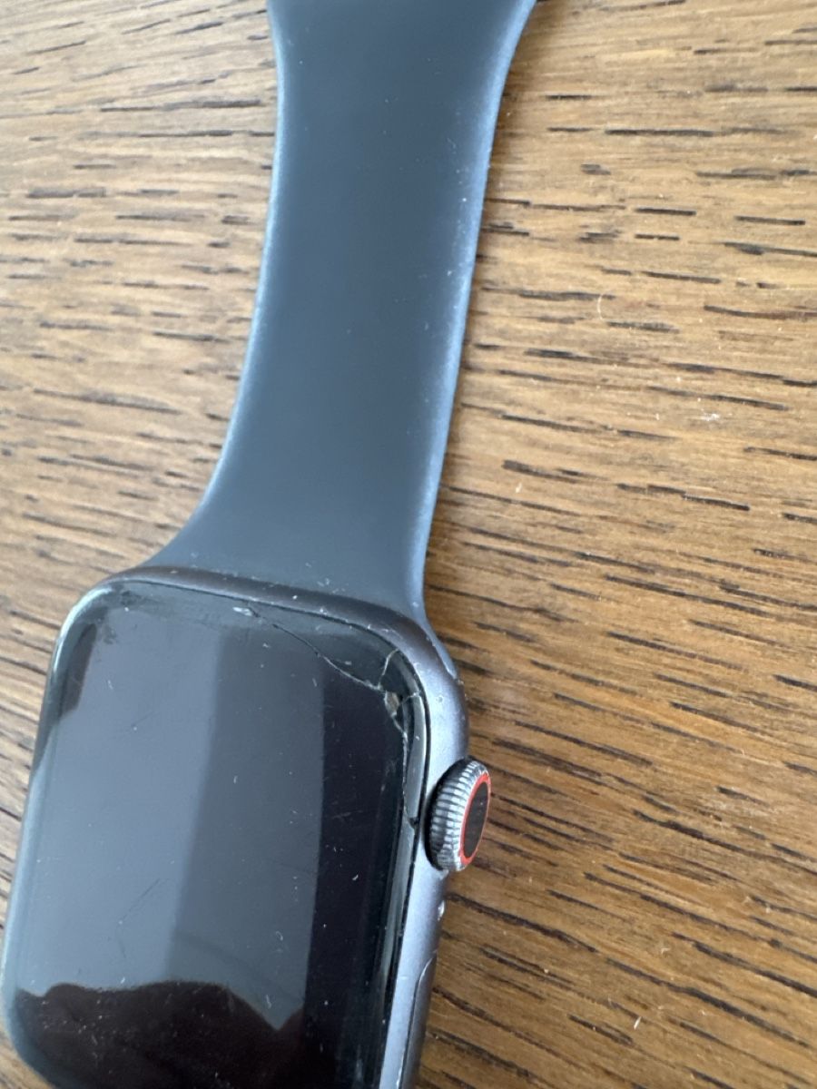 Apple Smartwatch: Apple Watch Series 6  – Difettoso da Tuggen venduto da -SB- 1
