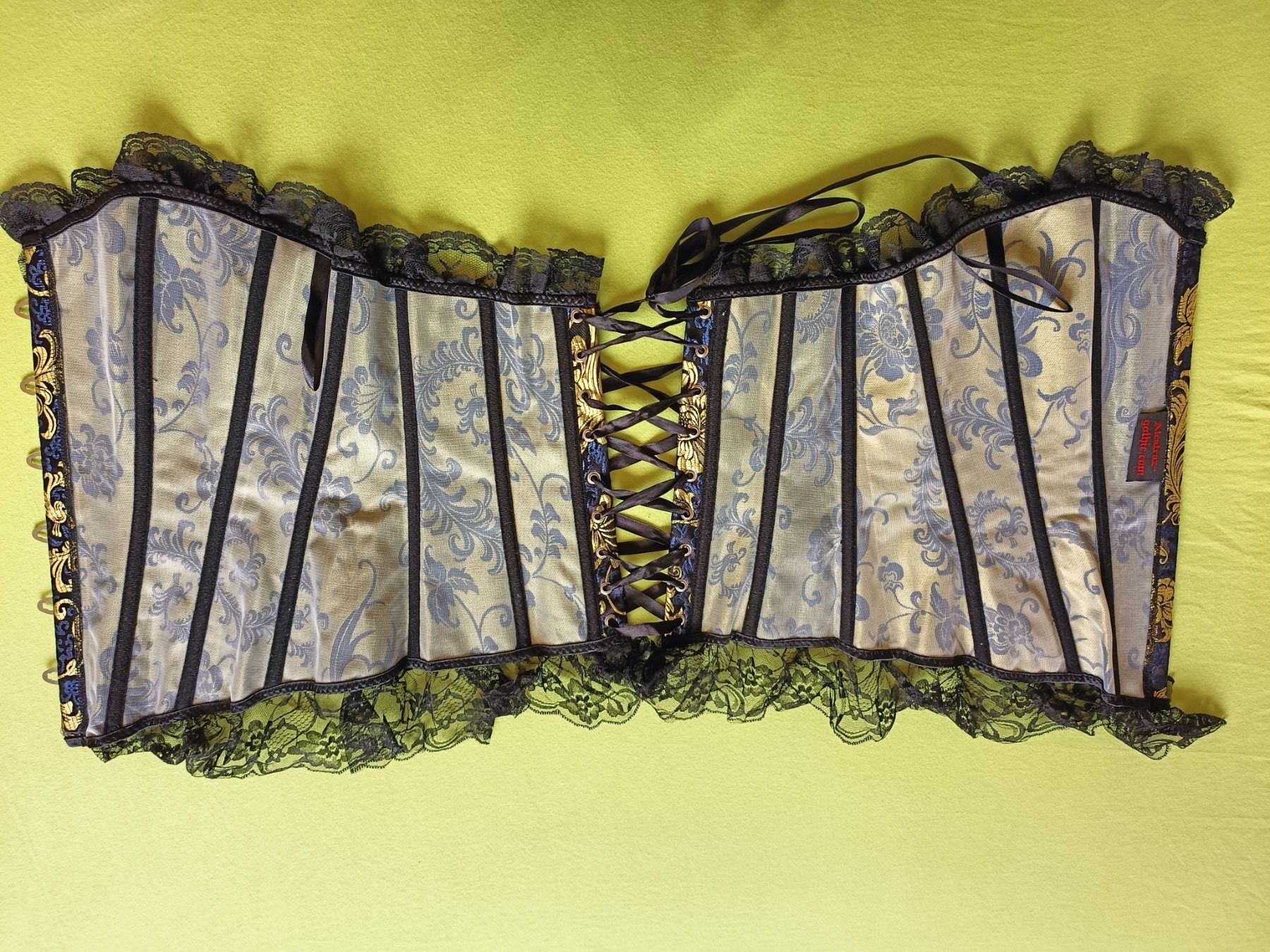 Kleiderpakete: 3er Set Gothic Korsetts / Corsagen – Gebraucht aus Schongau von  1
