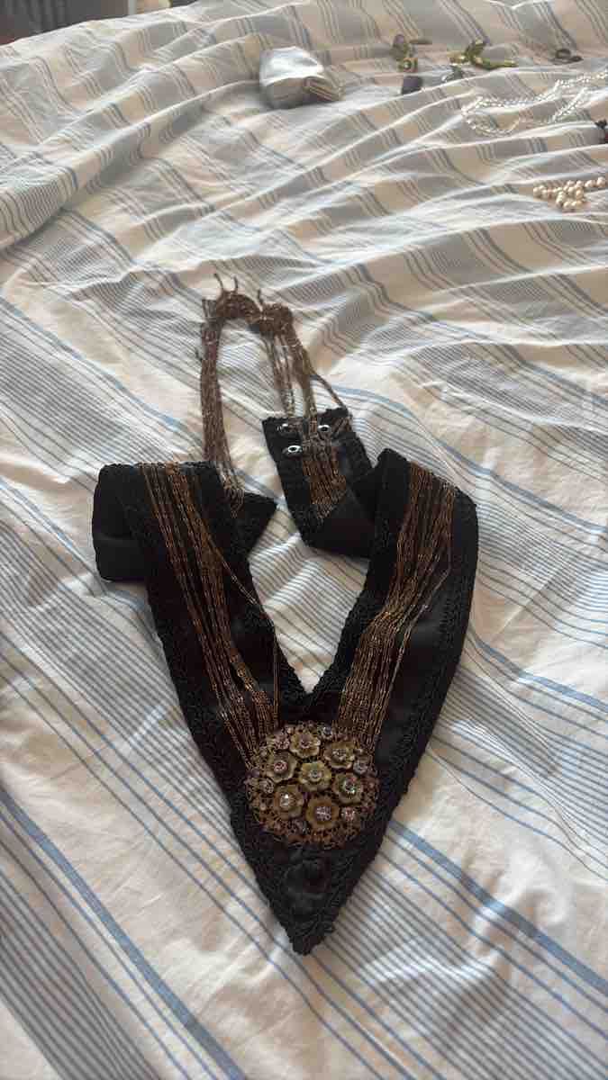 Ketten: Collier  noir avec pendentif floral – Gebraucht aus Puidoux von ray_2b5z