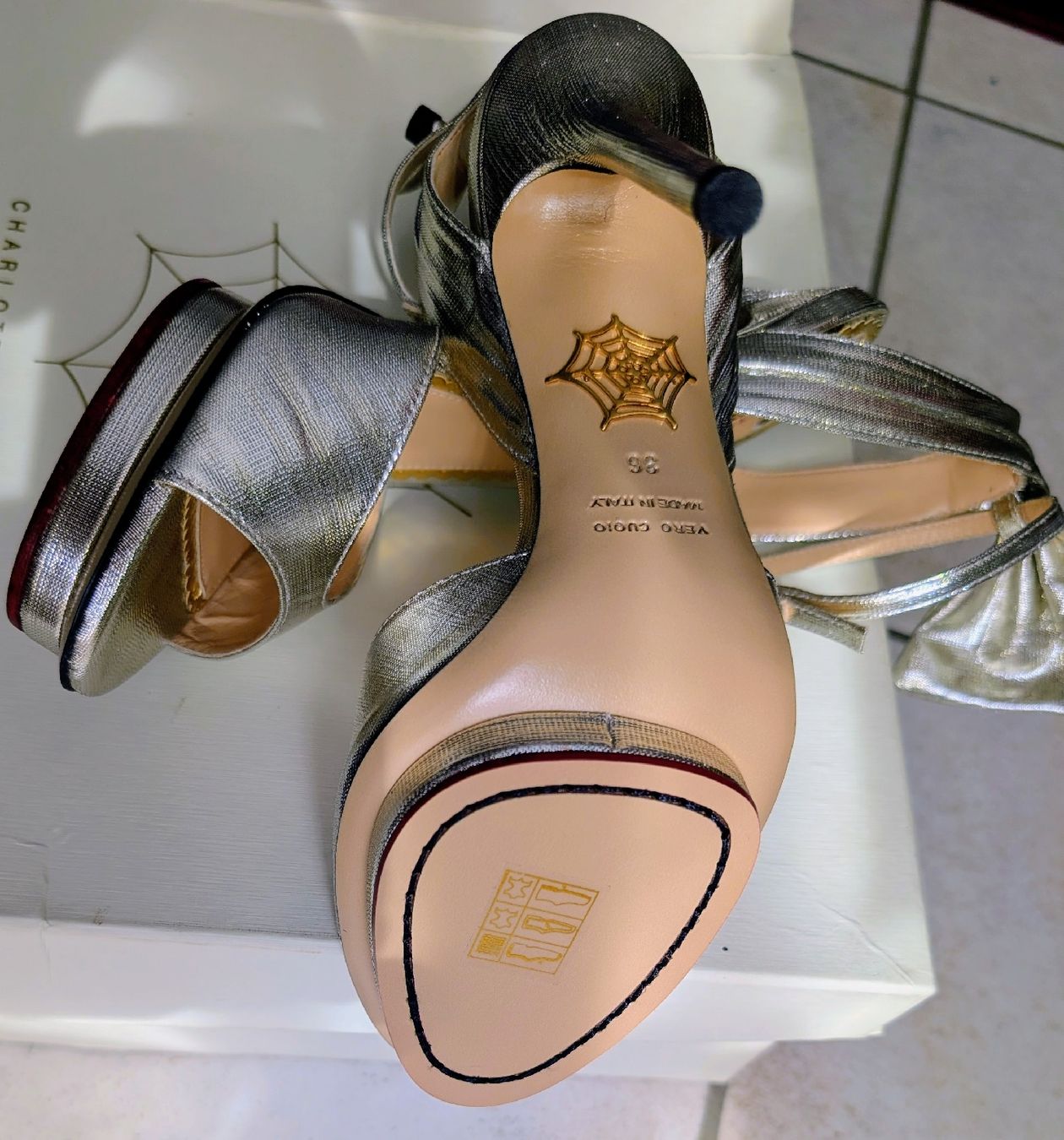 Charlotte Olympia Scarpe da donna: Escarpins Charlotte Olympia  – Nuovo e nell'imballaggio originale da Vevey venduto da choukie12 7