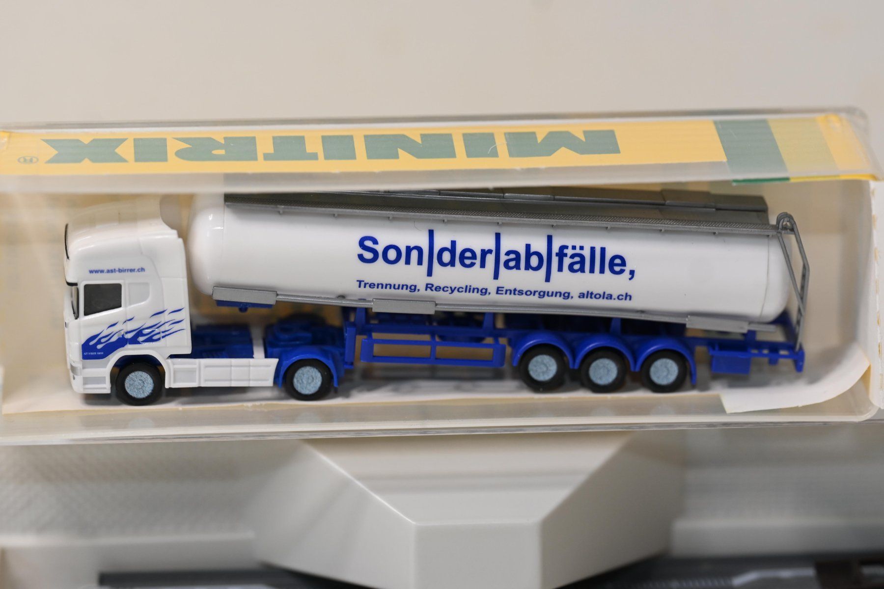 Fleischmann Modellini di ferrovie: Hupac Wagen Sonderabfälle Fleischmann Spur N mit OVP – Usato da Laupen ZH venduto da Zmoewe 1