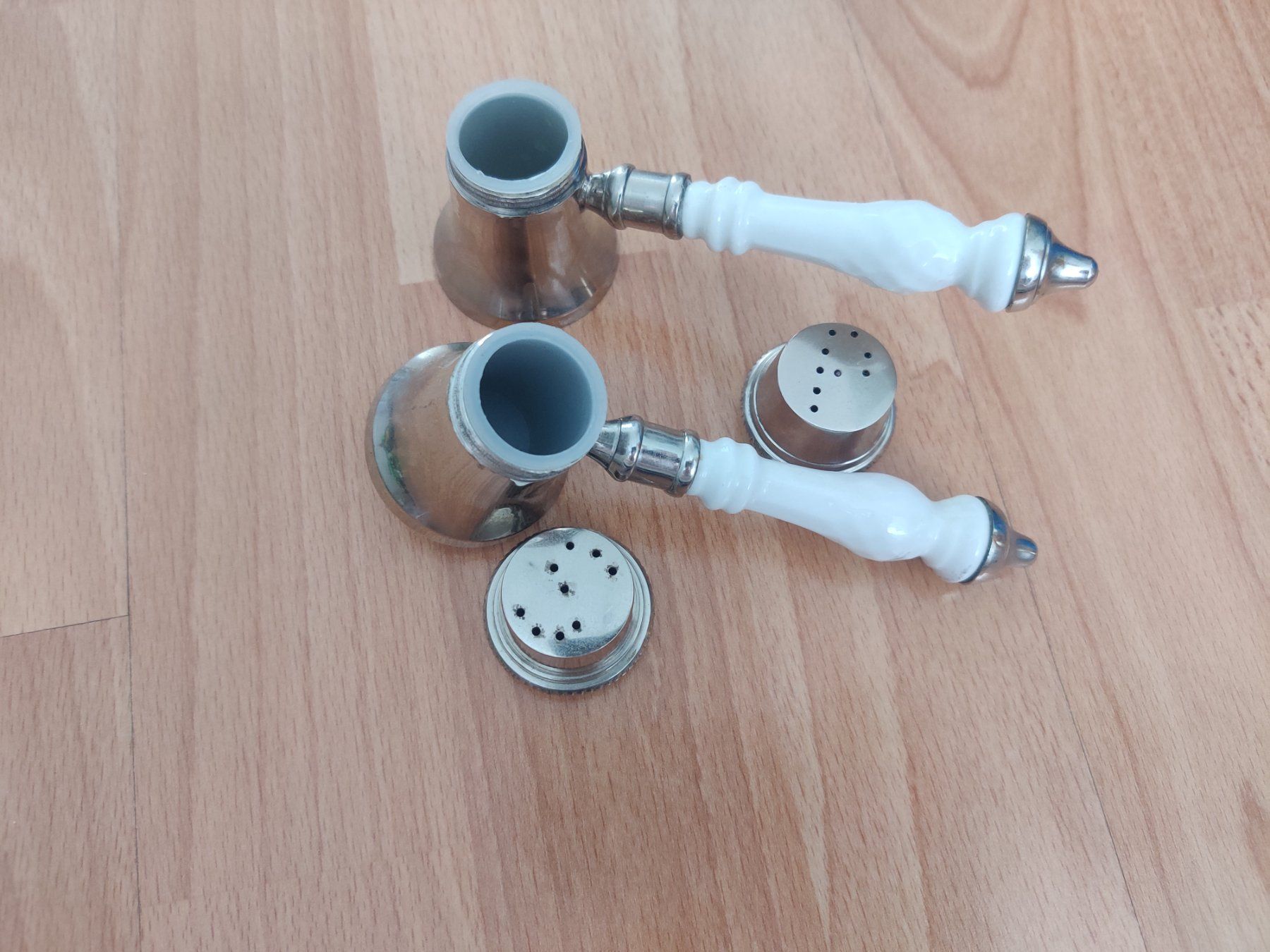 Set di piatti: Salz und Pfeffer Streuer – Usato da Buchs ZH venduto da nudle10 1