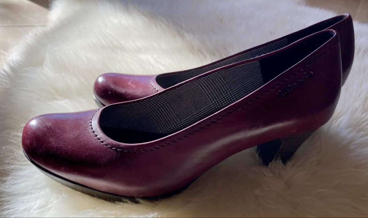 Tamaris Damenschuhe: Tamaris Echtleder Pumps, Gr. 37, Weinrot – Gebraucht aus Vinelz von Viewfinder84 7