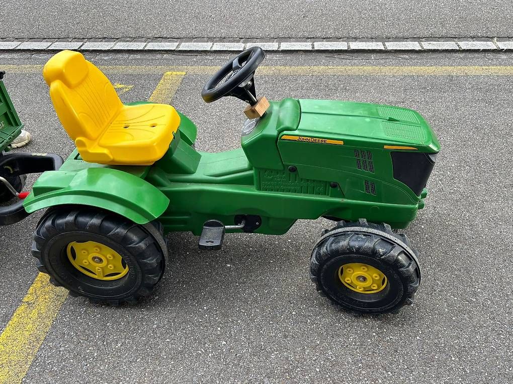 Véhicules pour enfants: Kinder Traktor mit Anhänger – D'occasion à Aarau par tasa83 2