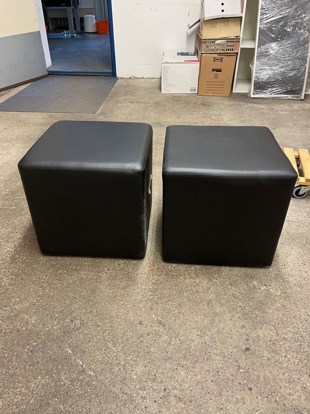 Hocker: 4 Hocker Kunstleder – Gebraucht aus Trimbach von Tripoli_Trimbach 2