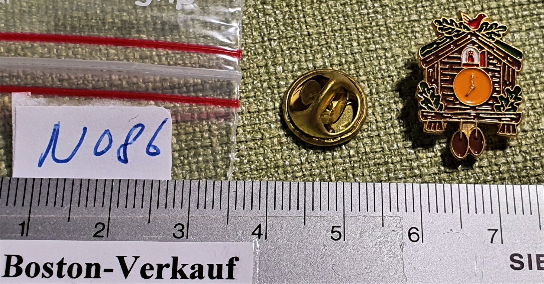 Placchette & Badge: N086 - Pin kleine Kuckucksuhr – Usato da Reinach BL venduto da Boston-Verkauf 1