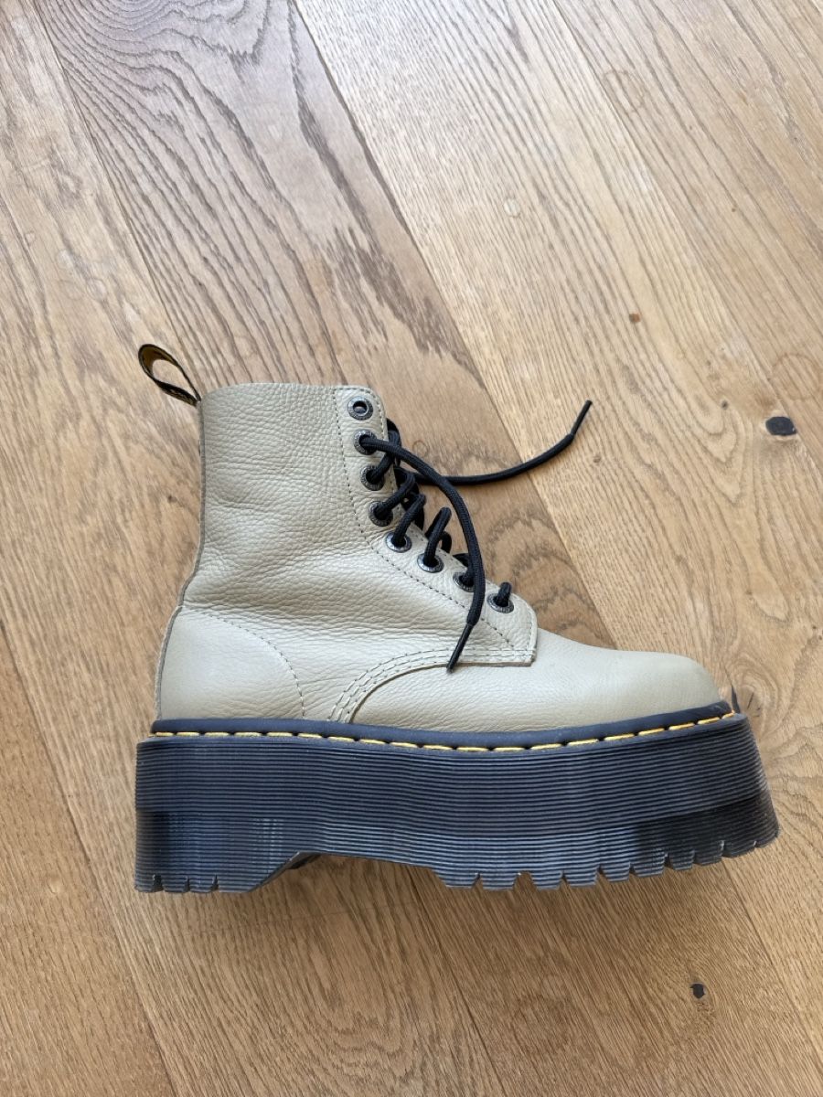 Scarpe da donna: Dr. Martens Stiefel – Nuovo (secondo la descrizione) da Worblaufen venduto da ste_2qwj