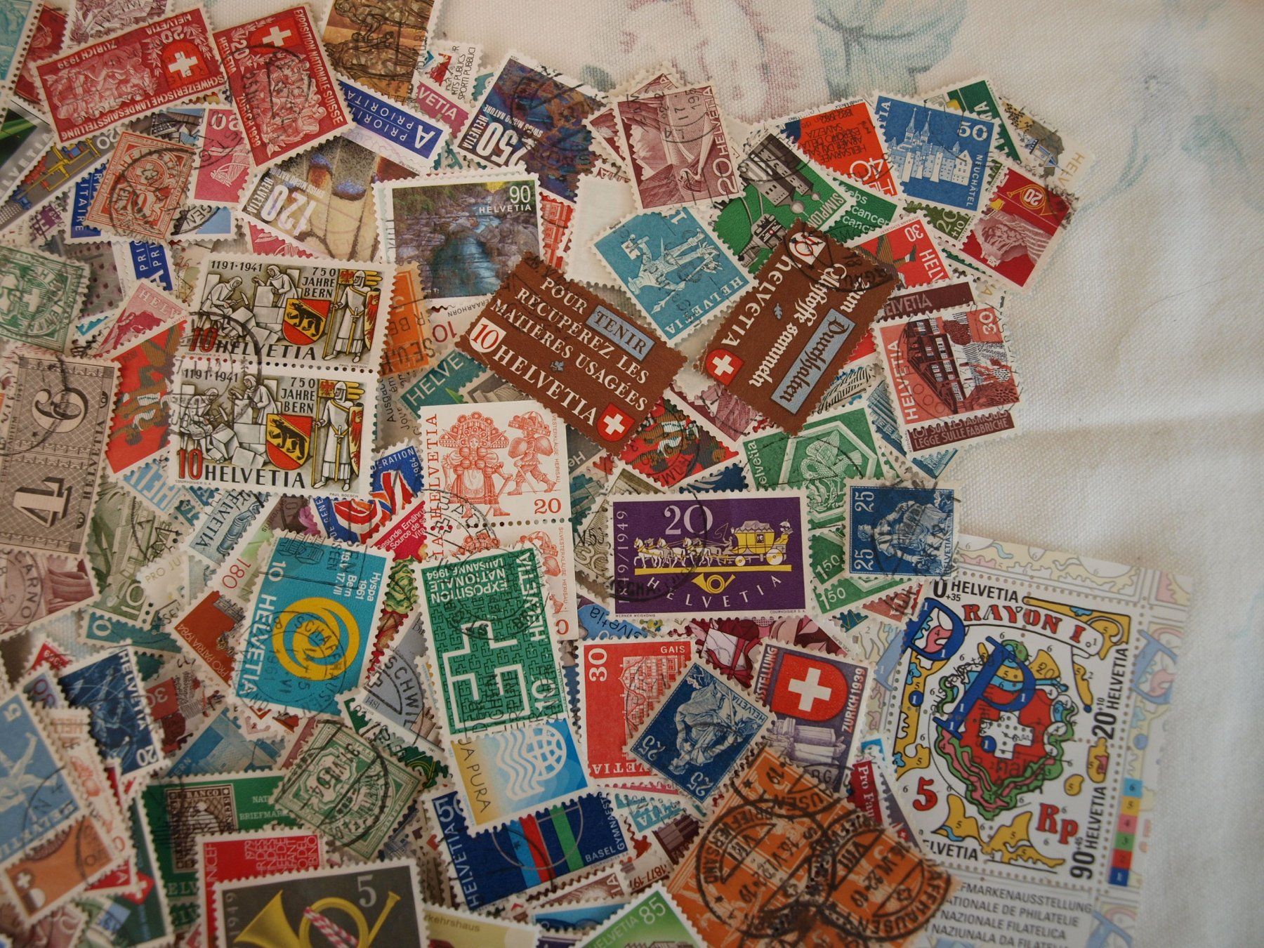 Tutti i francobolli: 1000 Schweizer Briefmarken über 70g Gebraucht siehe Bilder – Usato da Aarau venduto da Marcele0 2