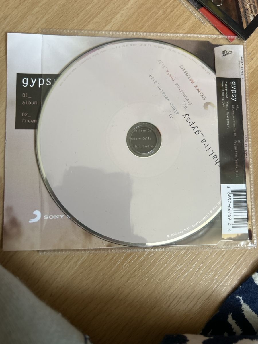 CD: Shakira Gypsy CD guter Zustand – Usato da Herbetswil venduto da rotekatze84 1